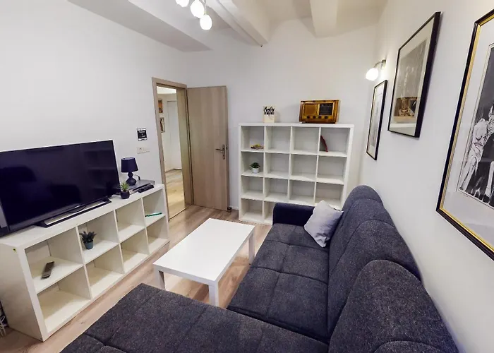 Chaplin - Free Garage Parking * Любляна